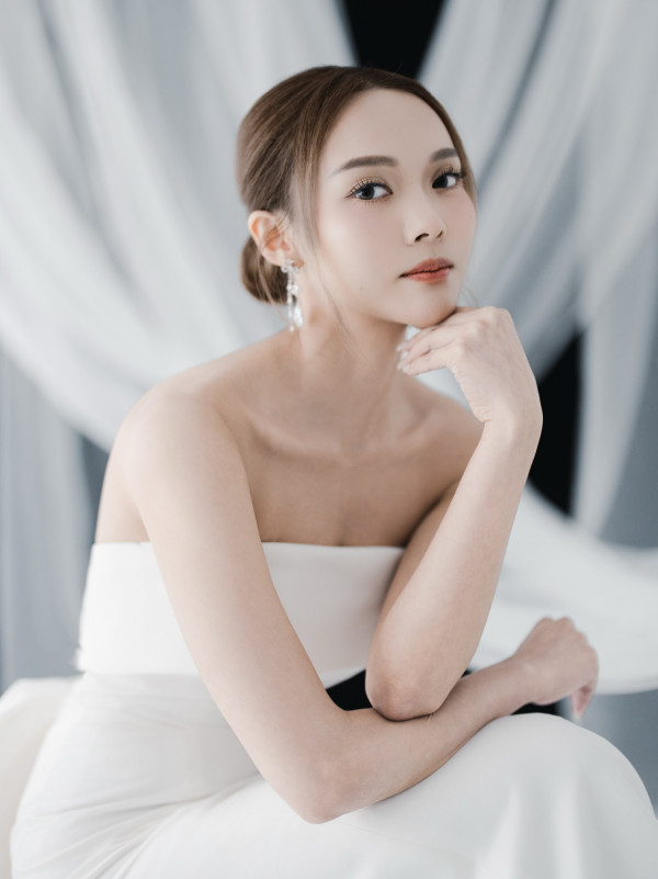 29歲女藝人結婚6對龍鳳鈪閃爆婚禮現場！《#後生仔》激罕REU賀新婚︰睇住個妹結婚