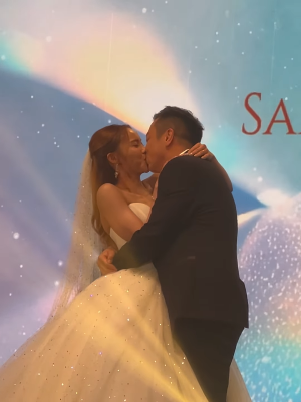 29歲女藝人結婚6對龍鳳鈪閃爆婚禮現場！《#後生仔》激罕REU賀新婚︰睇住個妹結婚