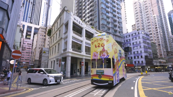 神秘無車窗叮叮驚現港島！網民瘋傳屬不載客工程車？官方親揭「300號」真正身份