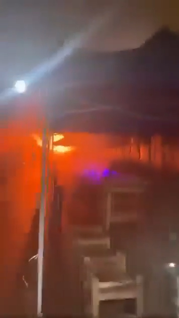 事發一刻曝光！泰國曼谷酒吧深夜大火 釀至少27死逾60傷 疑冷氣機短路引致 