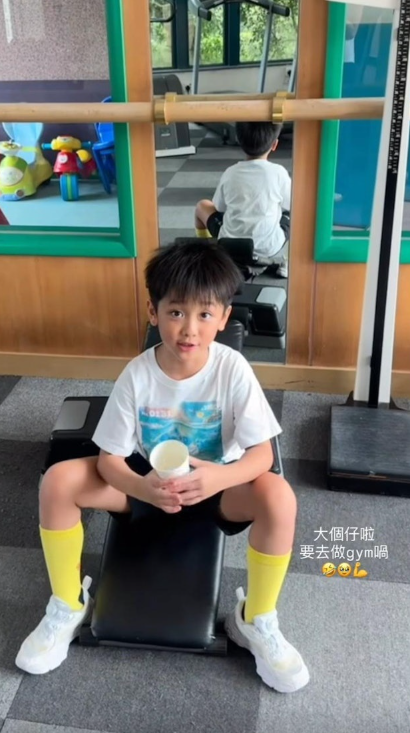 最靚仔星二代已經誕生！陳凱琳大仔暴風成長星味濃！美少年神複製爸爸鄭嘉穎基因