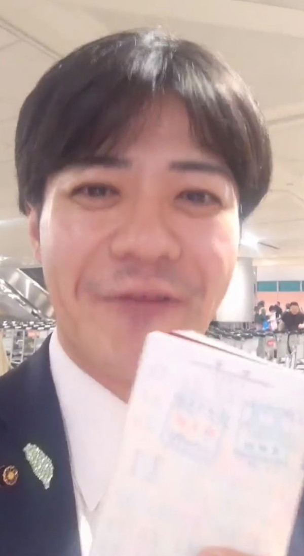 圖片來源:X@NorihiroUehata 日本38歲議員公開8年震撼對比照!神級逆生長變小鮮肉 曾因反差太大被台灣海關攔截