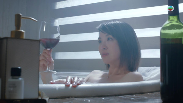 非份之罪丨陳煒浸泡泡浴若隱若現晒美肌！50路零死角防腐身材獲封「沐浴巨星」