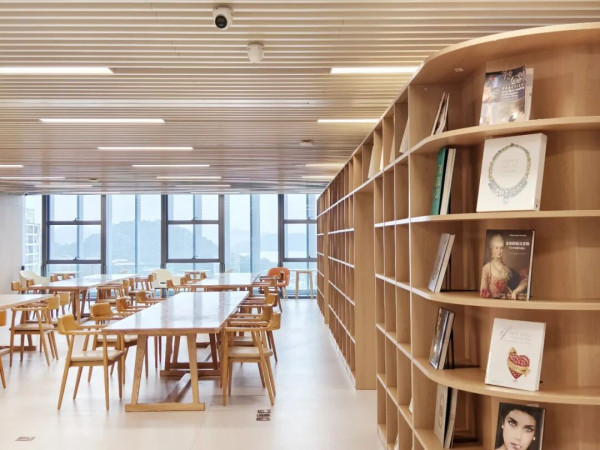 深圳羅湖區文化新地標親子好去處！16層圖書館 設24小時自助閱讀專區 免預約入場 