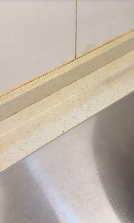 MUJI $10「萬用神鏟」全網推爆！網民實測一秒鏟平廚房陳年焦垢：見一隻掃一隻