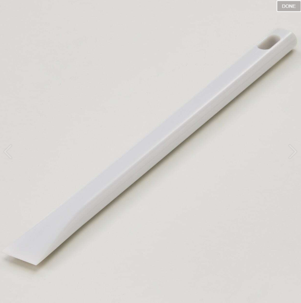 MUJI $10「萬用神鏟」全網推爆！網民實測一秒鏟平廚房陳年焦垢：見一隻掃一隻