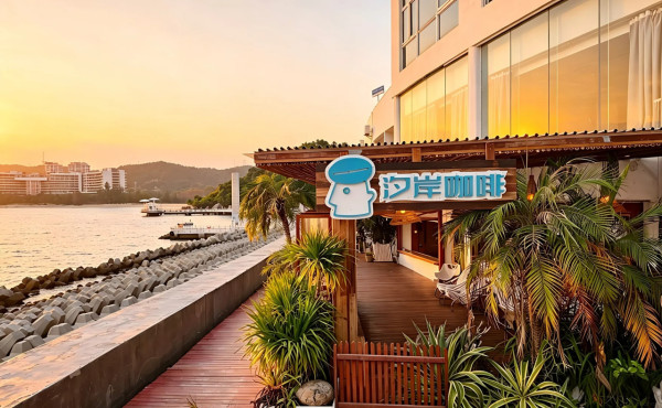 圖片來源:小紅書@Shore Coffee 汐岸日落咖啡馆 深圳大鵬新開海邊日落Cafe!無敵原木大窗、坐擁「橘子海」美景 附地址交通