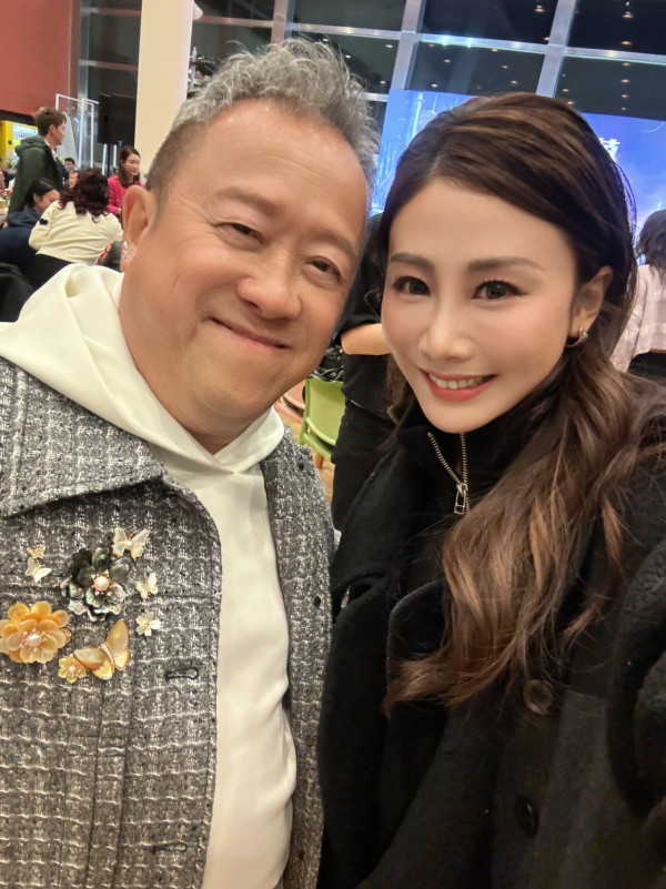 36歲女藝人閃婚曝過大禮奢華無比！嫁妝鋪滿地晒巨型龍鳳鈪：一切都好感動