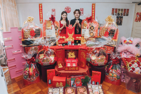 36歲女藝人閃婚曝過大禮奢華無比!嫁妝鋪滿地晒巨型龍鳳鈪:一切都好感動