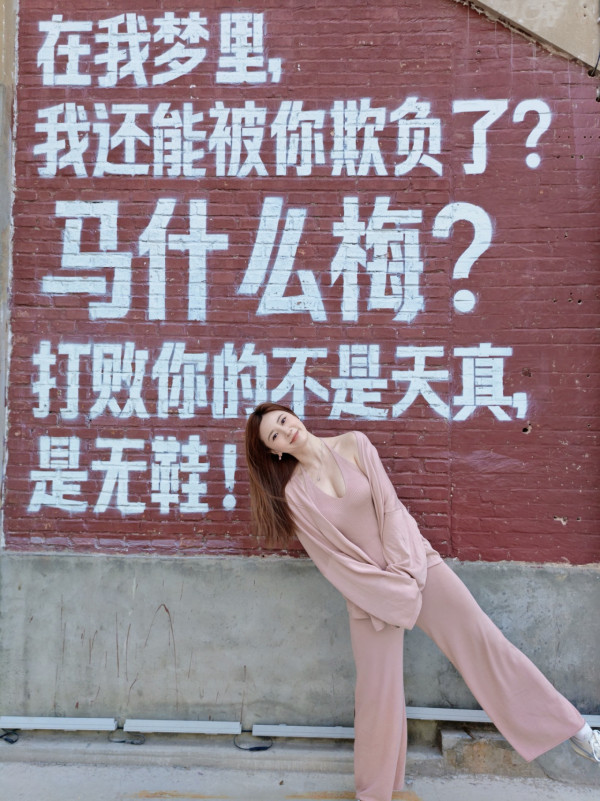 TVB失宠花旦罕晒低胸瘦回最巅峰!甩掉肥肿孕味打破单身怀孕传闻
