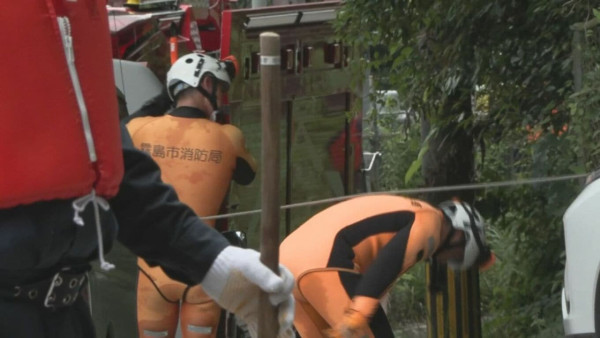 當地警方與消防組成的搜索隊,圖源:MBC 當地警方與消防組成的搜索隊,圖源:MBC
