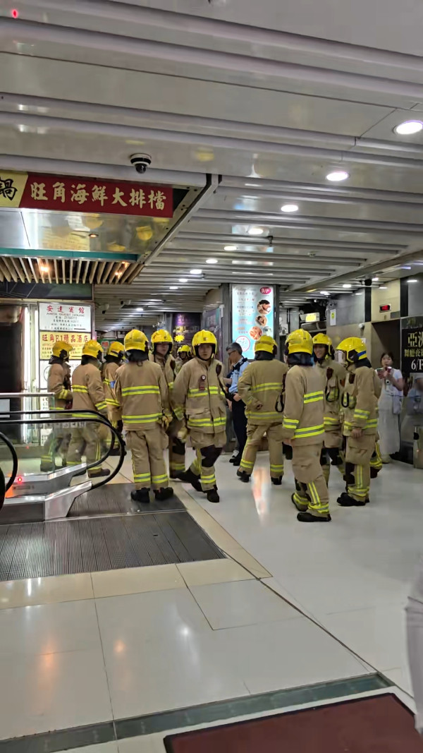 內地客街頭狂拍神似「江𤒹生AK」消防員 懶理保安勸阻 網民炮轟自私:缺乏基本尊重
