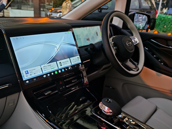 GAC E9 Premium「傳奇之夜」直擊：26 項升級重新定義港版旗艦七人車 鈞玉灰新色 + 1,032 km 超長續航 