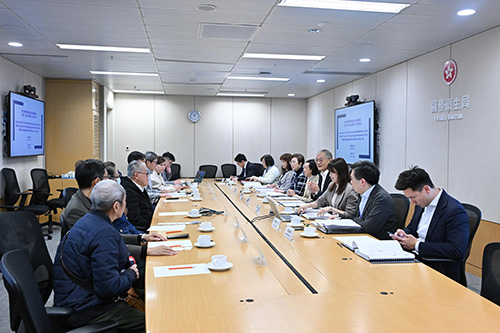 護士鐵飯碗驚爆全線飽和?應屆生憂畢業即失業!網民點名1專業起薪5萬變神工