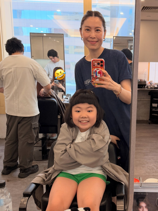 李璨琛大女Lucy考第一獎勵漂頭髮染粉毛！育兒手法再惹兩極爭議︰不負責任