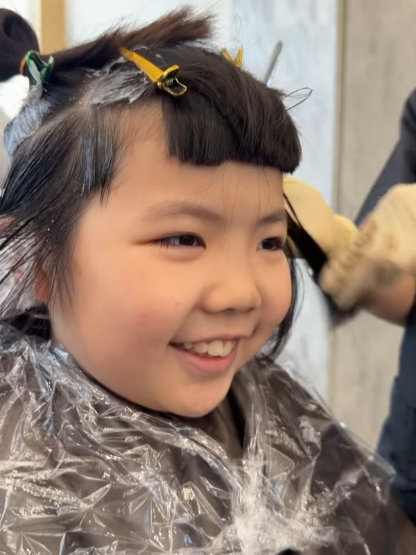 李璨琛大女Lucy考第一獎勵漂頭髮染粉毛！育兒手法再惹兩極爭議︰不負責任