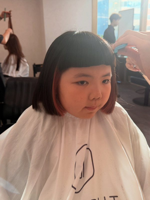 李璨琛大女Lucy考第一獎勵漂頭髮染粉毛！育兒手法再惹兩極爭議︰不負責任