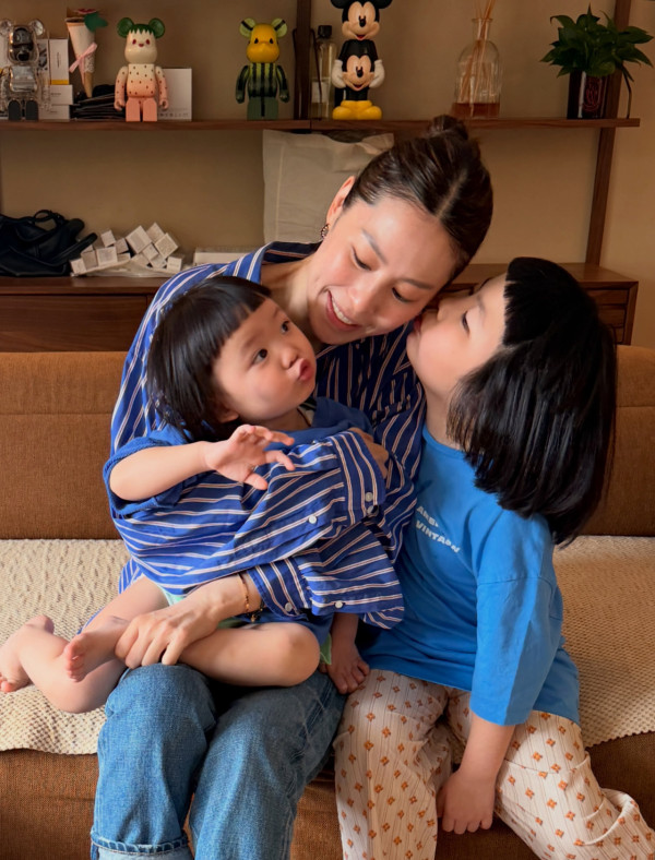 李璨琛大女Lucy考第一獎勵漂頭髮染粉毛！育兒手法再惹兩極爭議︰不負責任