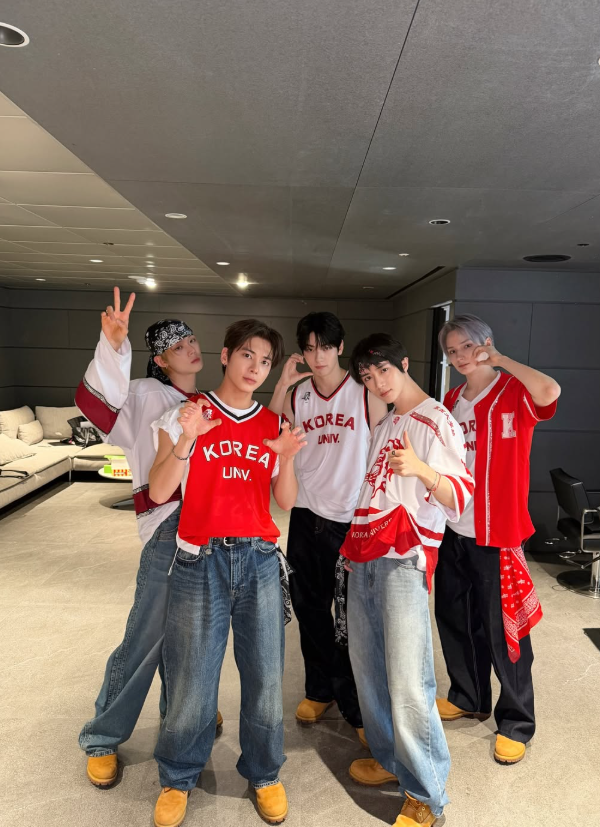 TOMORROW X TOGETHER (TXT)(圖片來源︰IG@txt_bighit)
