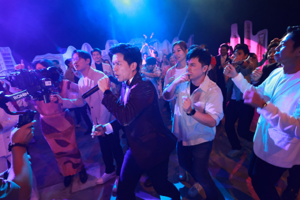 愛·回家之開心速遞丨大結局近百新舊演員震撼齊集搶先睇 「大小姐」一個動作揭終於大肚懷孕？