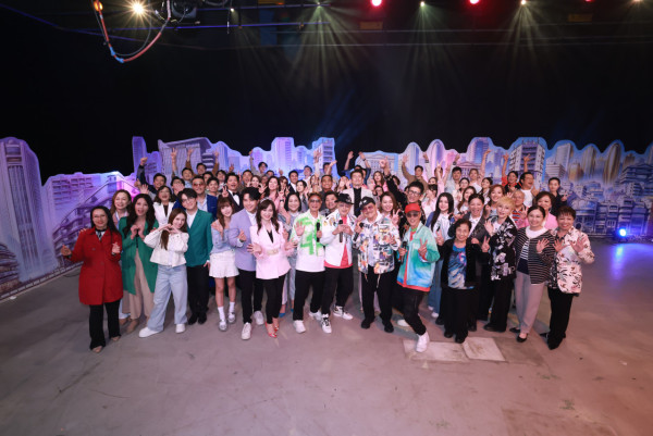 愛·回家之開心速遞丨大結局近百新舊演員震撼齊集搶先睇 「大小姐」一個動作揭終於大肚懷孕？