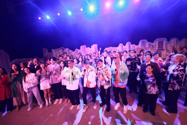 愛·回家之開心速遞丨大結局近百新舊演員震撼齊集搶先睇 「大小姐」一個動作揭終於大肚懷孕？