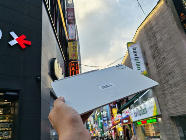 HONOR MagicPad 4 深度實測｜4.8mm 極薄 + 12.3 吋 OLED 3K + Snapdragon 8 Gen 5　出差旅行夠晒爽