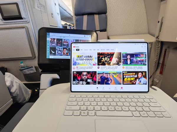 HONOR MagicPad 4 深度實測｜4.8mm 極薄 + 12.3 吋 OLED 3K + Snapdragon 8 Gen 5　出差旅行夠晒爽