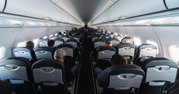 搭飛機坐這兩個位最舒服?空服員力推3大優點!全機「最雷地獄位」曝光千萬別選