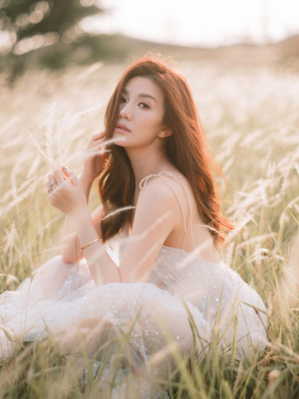 46岁TVB隐形级美魔女人妻泳衣大解放!比基尼晒“神级事业线”震撼眼球