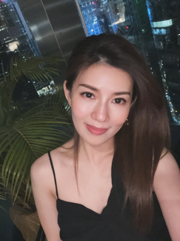 46岁TVB隐形级美魔女人妻泳衣大解放!比基尼晒“神级事业线”震撼眼球