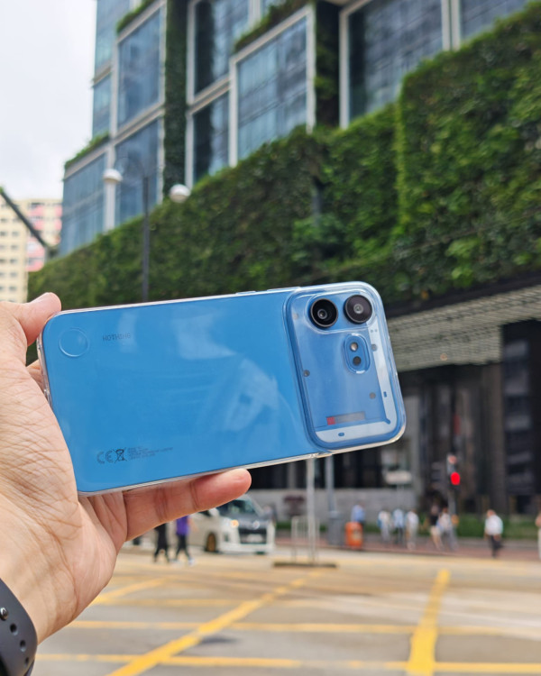 Nothing Phone (4b) 開箱評測｜HK$2,899 透明美學 6.77 吋 Super AMOLED + Snapdragon 6 Gen 4 + 5,200mAh 性價比全面拆解