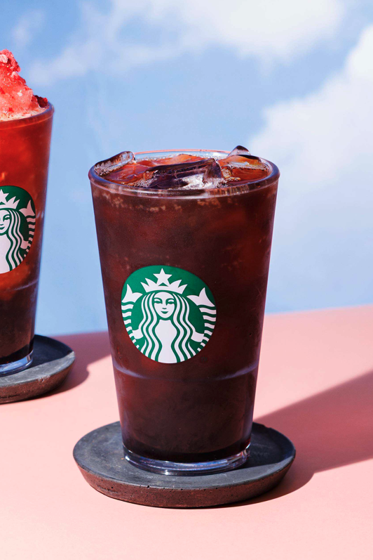 Starbucks新推草莓檸檬冷萃咖啡！抹茶綿雲椰子水/咖啡鮮奶日式焙茶/多款夏日新品
