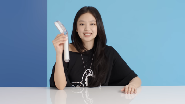 圖片來源:YouTube@GQ 旅遊護膚必備!韓國神級迷你旅行濾芯花灑 外遊防敏水質過濾神器必入這款