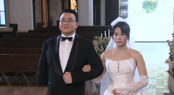 愛回家|安Bon相隔9年再獻「世紀之吻」!周嘉洛9年前被林凱恩奪螢幕初吻