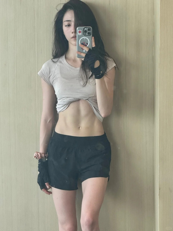 百亿富三代霍启山新恋情疑似曝光拍拖断正！28岁女星身份曝光被传已低调结婚
