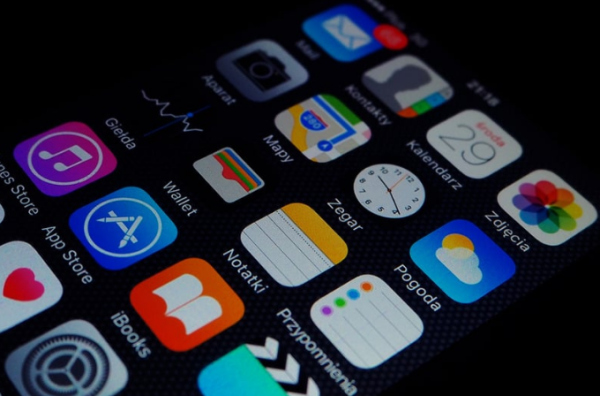 iPhone相簿幾萬張相點搵？教你1招隱藏功能 關鍵字一搜即現！附4步教學  