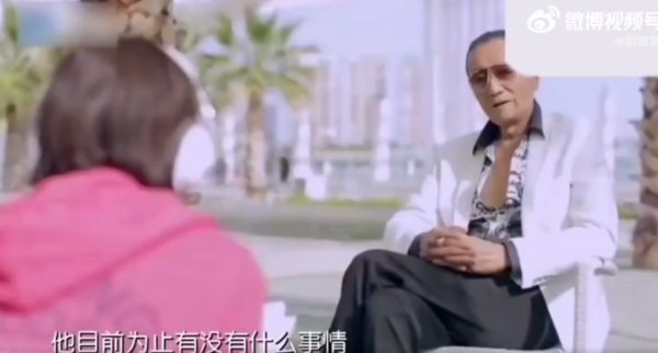 謝賢生前罕有受訪談霆鋒栢芝離婚遺憾！鏡頭前掩面落淚痛哭片段瘋傳