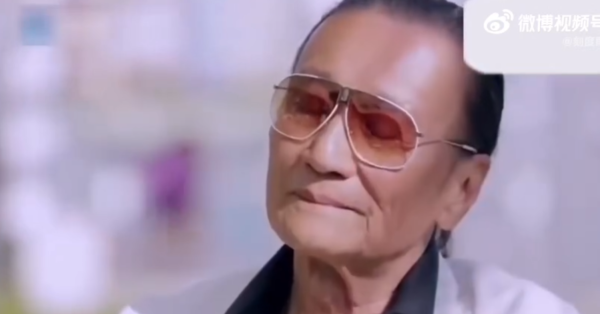 謝賢生前罕有受訪談霆鋒栢芝離婚遺憾！鏡頭前掩面落淚痛哭片段瘋傳