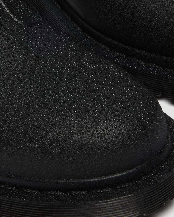 雨季防水鞋推薦！Threads熱推$88起 實測黑雨踩水氹零滲水全靠呢對