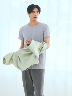 圖片來源:UNIQLO官網 夏季出遊必備!日本人氣涼感速乾T-Shirt 8款推介!起入手洗完即乾神衣、防曬防汗漬CP值極高