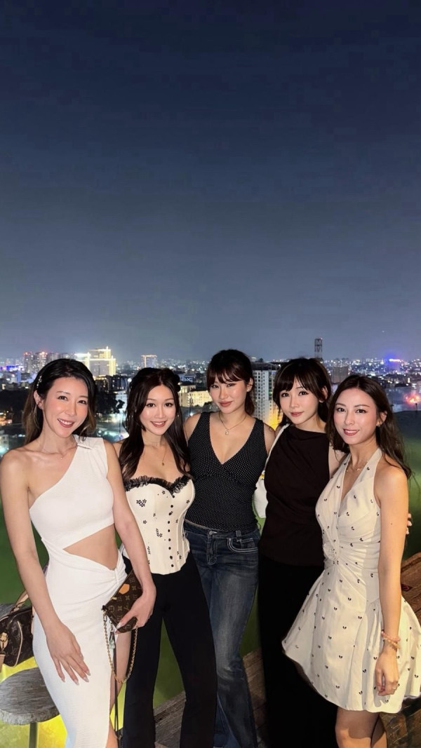 37歲新婚人妻罕晒性感比堅尼照出水芙蓉！老公揸機解放深溝好身材獲讚極致童顏