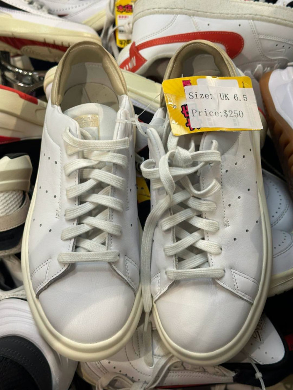开仓优惠 | 铜锣湾时代广场名牌运动鞋开仓低至2折!$250起入手adidas/New Balance/Columbia鞋款 必买IU同款