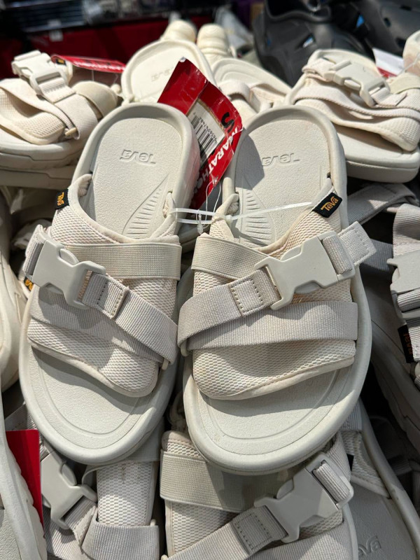 开仓优惠 | 铜锣湾时代广场名牌运动鞋开仓低至2折!$250起入手adidas/New Balance/Columbia鞋款 必买IU同款