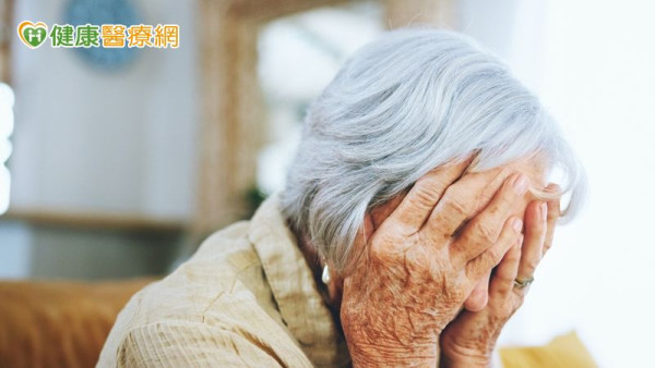 長者定時食藥仍腦中風送院！心臟藏4cm巨大血栓／醫生提醒4隱形警號