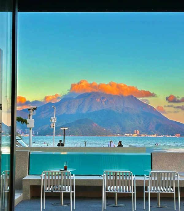 深圳大鵬必去山海窗景Cafe！紅白色獨棟別墅/一線海景/日落金山 