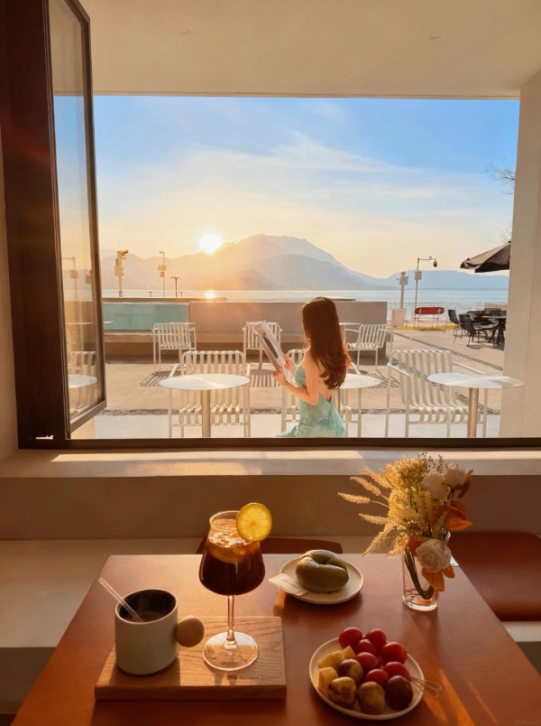 深圳大鵬必去山海窗景Cafe！紅白色獨棟別墅/一線海景/日落金山 