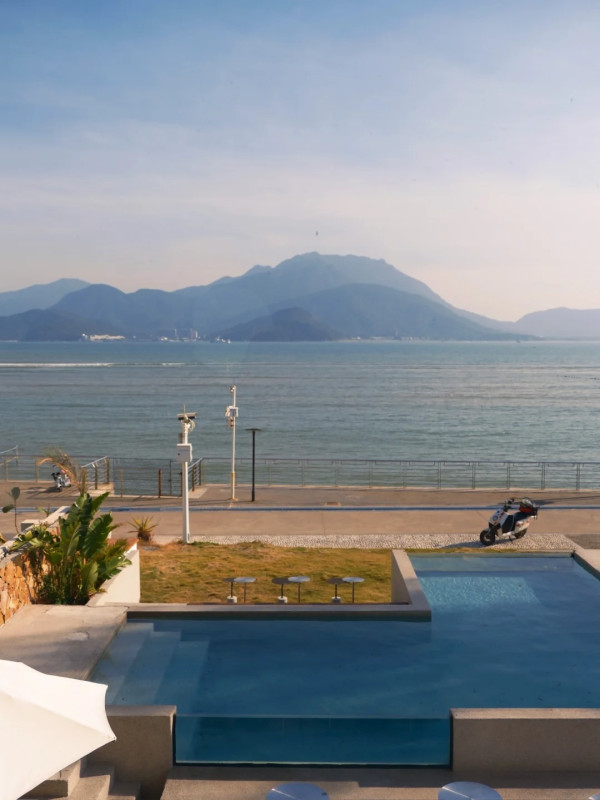 深圳大鵬必去山海窗景Cafe！紅白色獨棟別墅/一線海景/日落金山 
