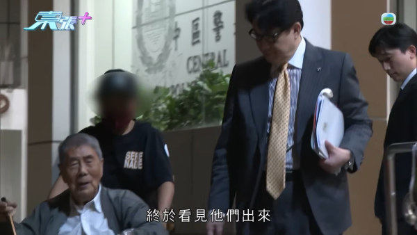 荃湾送饭姐骗楼案曝惊人进展！90岁伯伯亲揭疑遭偷契冒签内幕 陆大状陪同报警4小时立案
