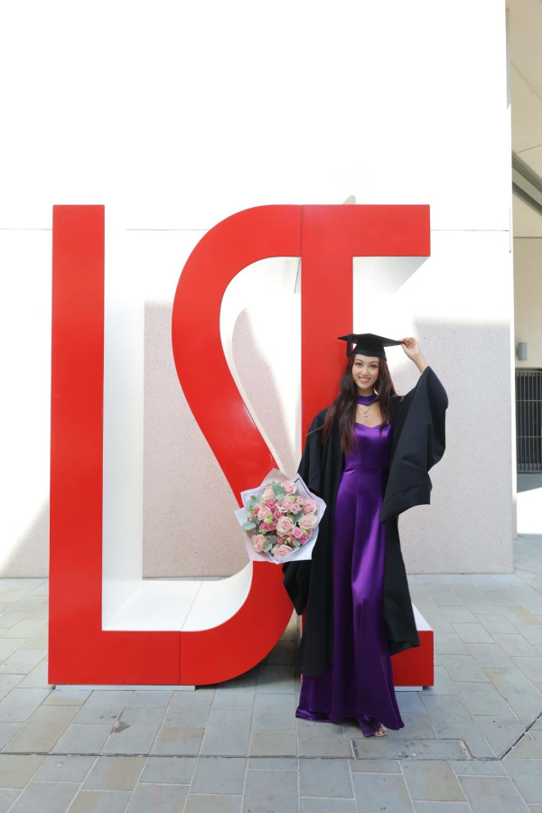 金像影帝21岁爱女“最强学霸”身份曝光！英国顶尖学府一级荣誉毕业青出于蓝